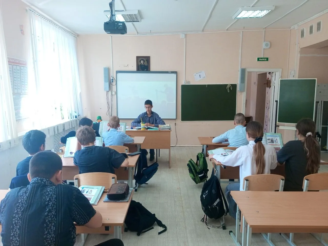 🎓✨ ДЕНЬ САМОУПРАВЛЕНИЯ — ДЕНЬ НОВОГО ОПЫТА

В МОУ «Пчевская СОШ имени Садыка Джумабаева» состоялся 