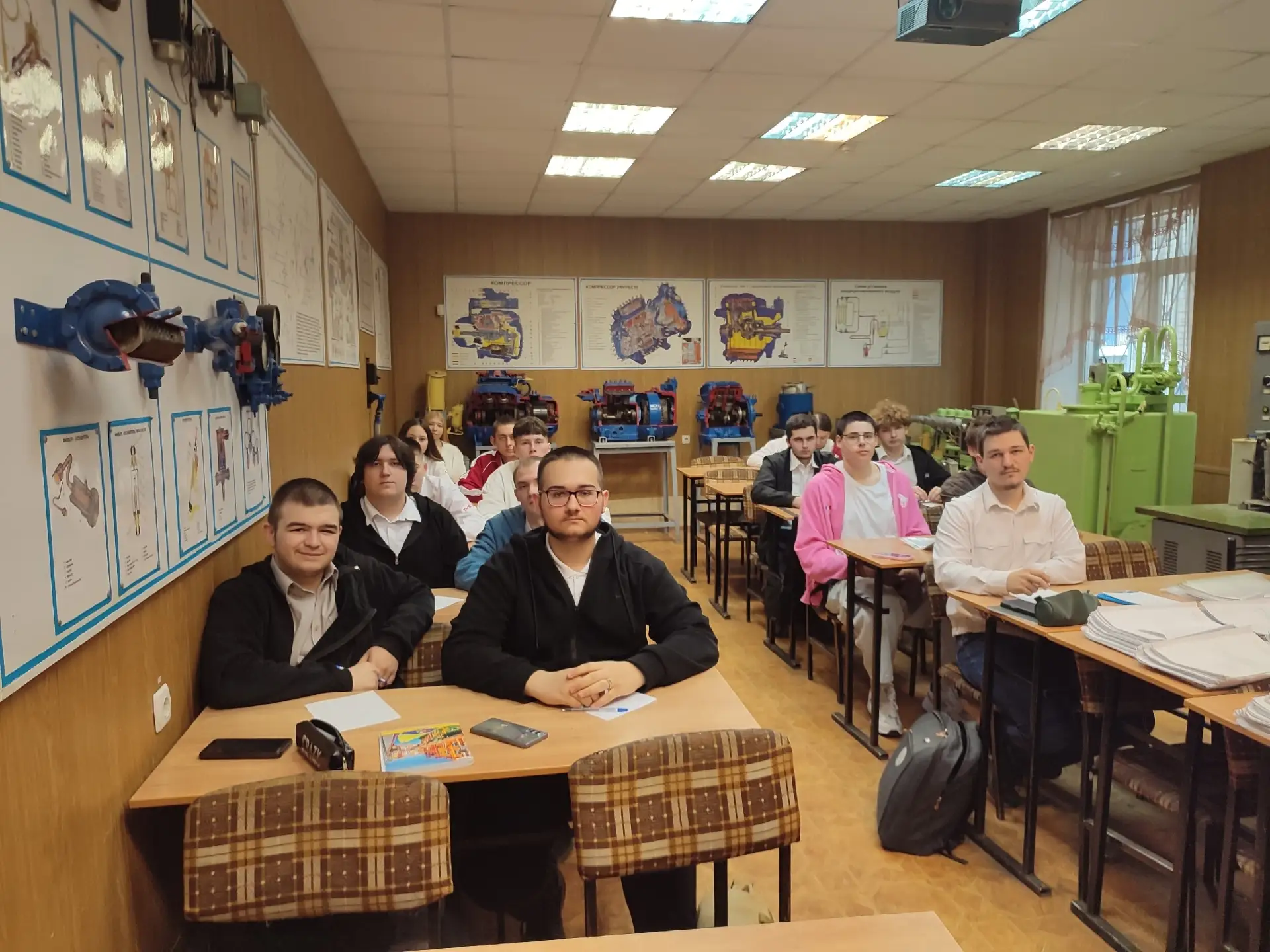 ⚡ В группе ВЭВХ-331 прошёл классный час «Профилактика терроризма и экстремизма в молодёжной среде»  