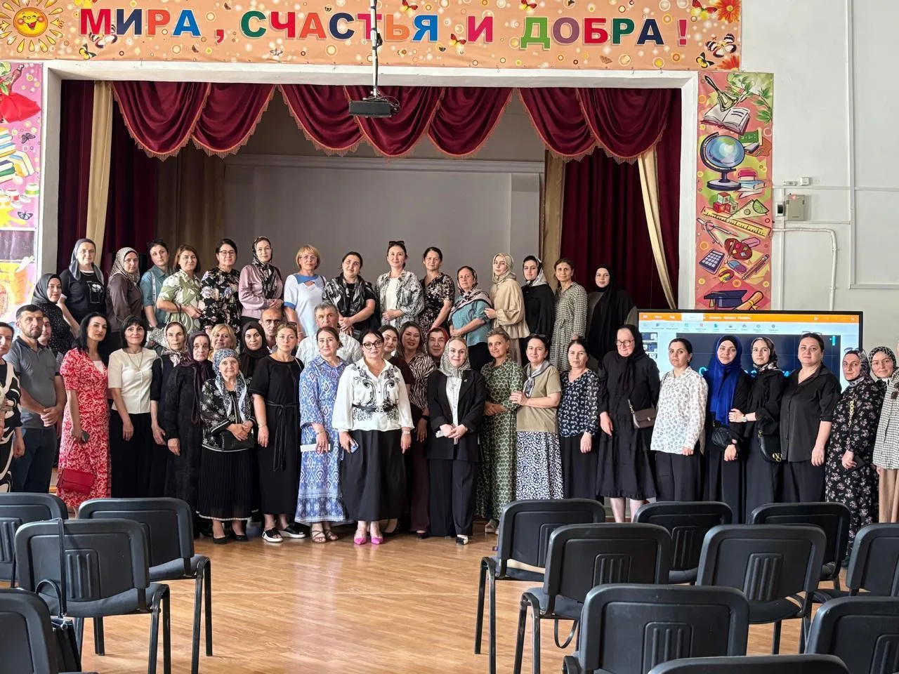 📍 В Гимназии № 17 имени С. М. Ильясова г. Махачкала прошла секция по химии.