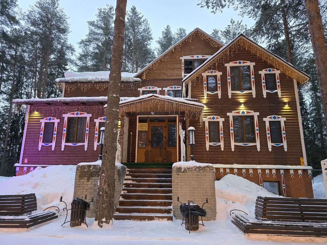 Ура, мы приехали на Вотчину Деда Мороза! 🎄 Встречу с самим Дедом Морозом решили оставить на чуть поз