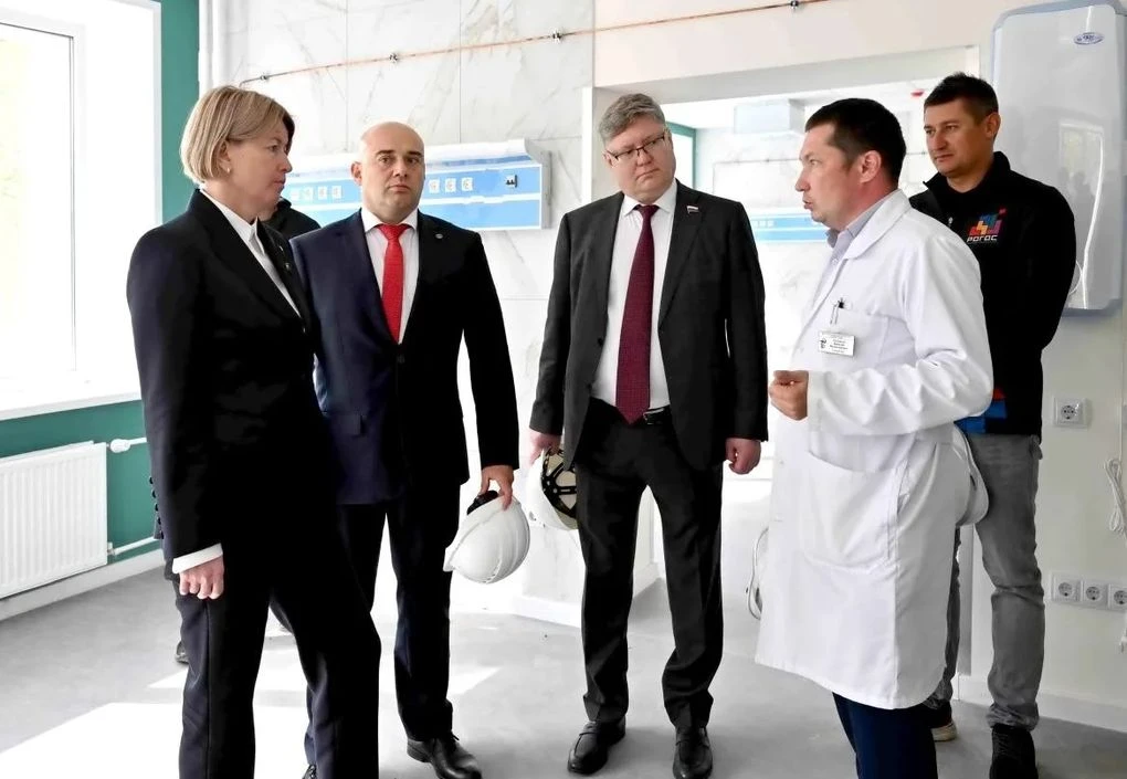 Врио главы Удмуртии Ольга Абрамова проверила ход ремонта Глазовской межрайонной больниц...