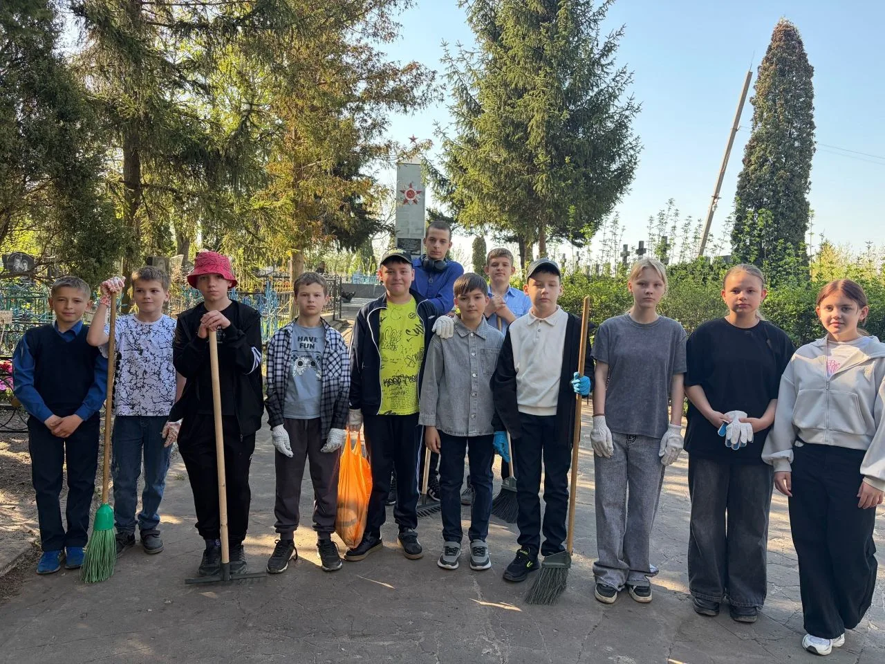 Уборка на Ольшанском кладбище.

🌿 «Нет забытых обелисков» — вместе мы помним! 🌿

Ученики нашей шко