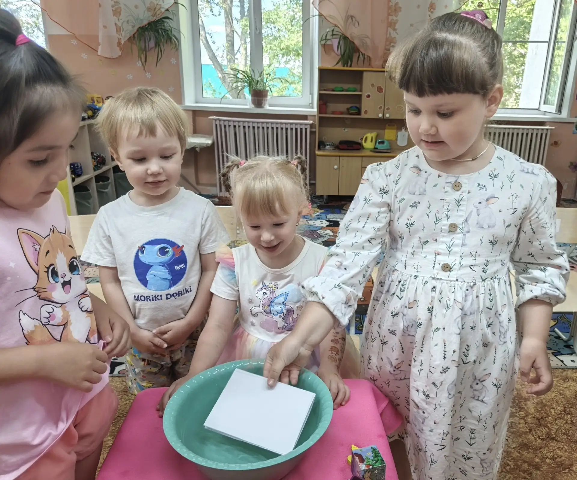 👨‍🔬👩🏼‍🔬В группе «Золотой ключик» прошел увлекательный День экспериментов, посвященный изучению 