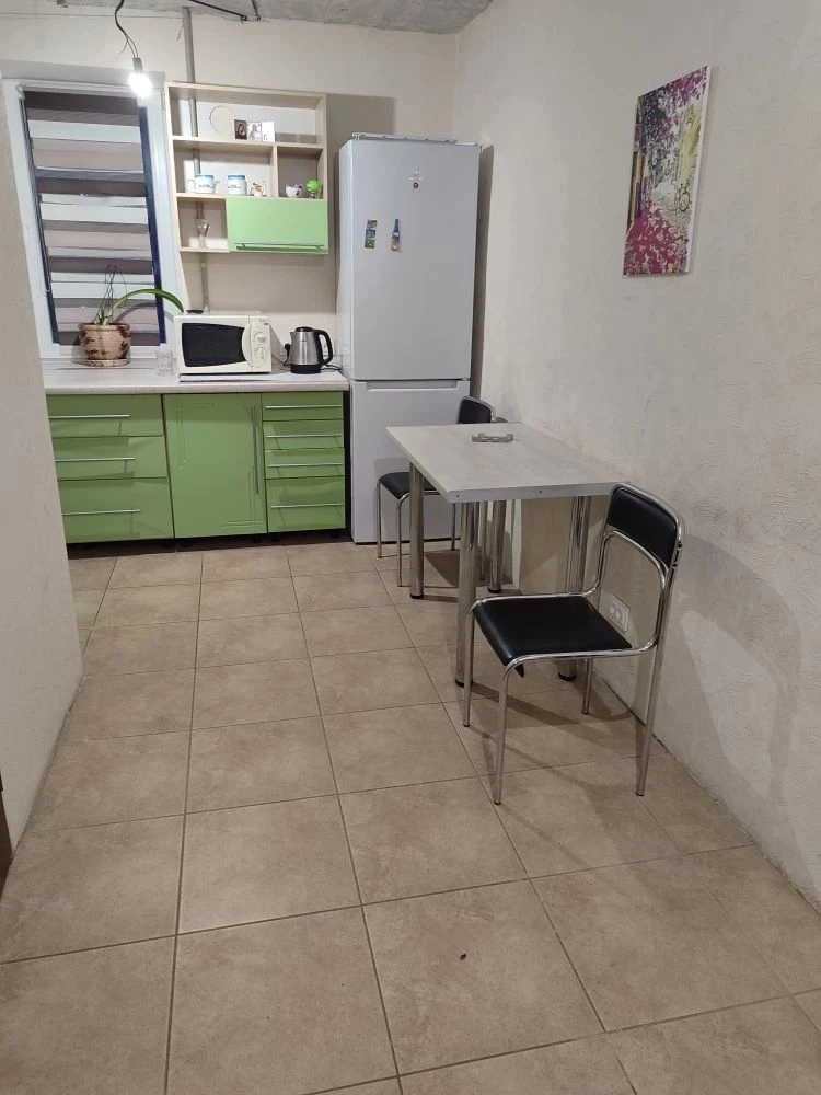 Сдаëтся долгосрочно 1 к квартира, дк Металлургов, 1 этаж. Цена 20 т руб + к/у 79495281852