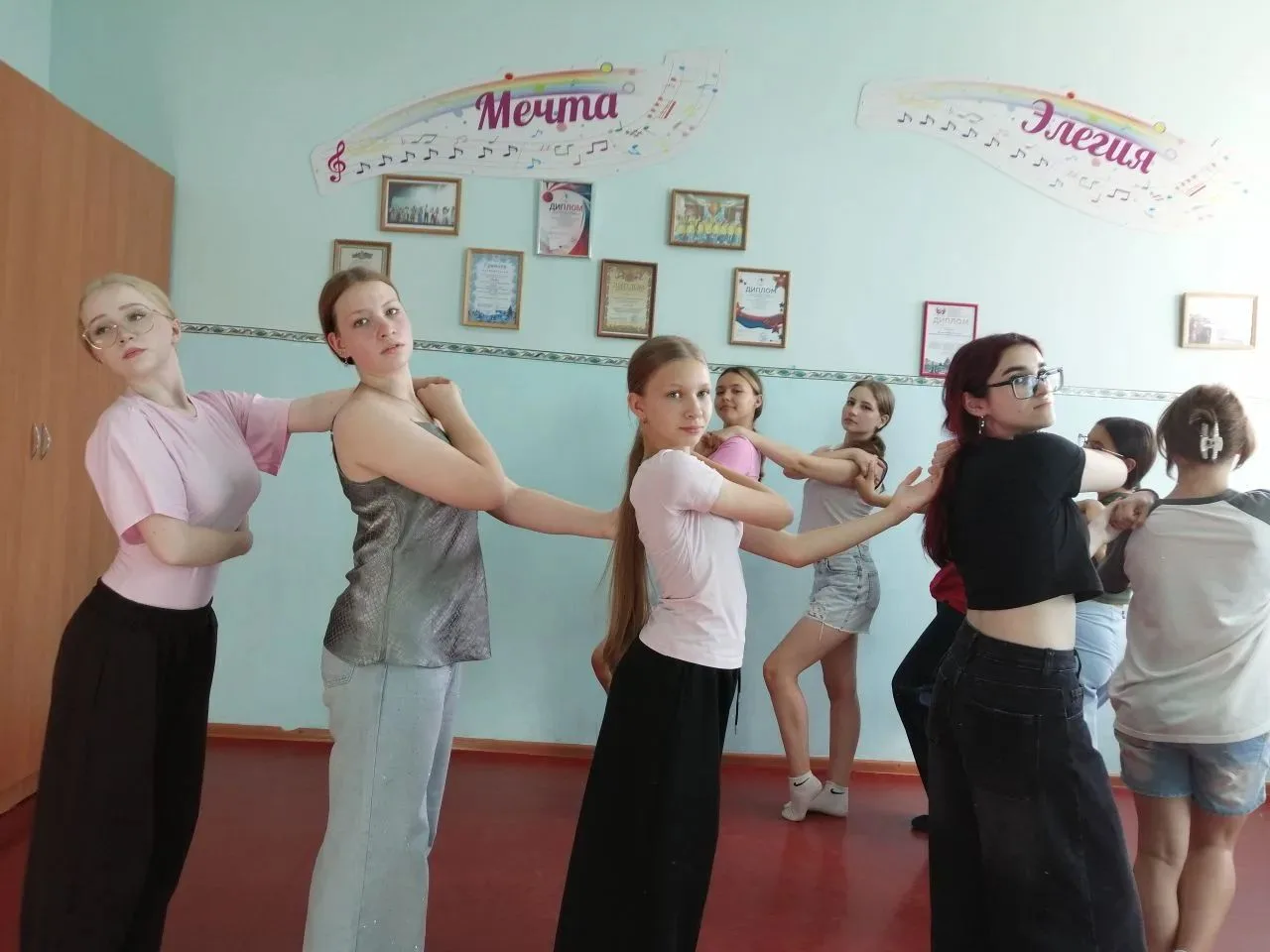 В Образцовом художественном хореографическом коллективе "Элегия "Дома детского творчест...