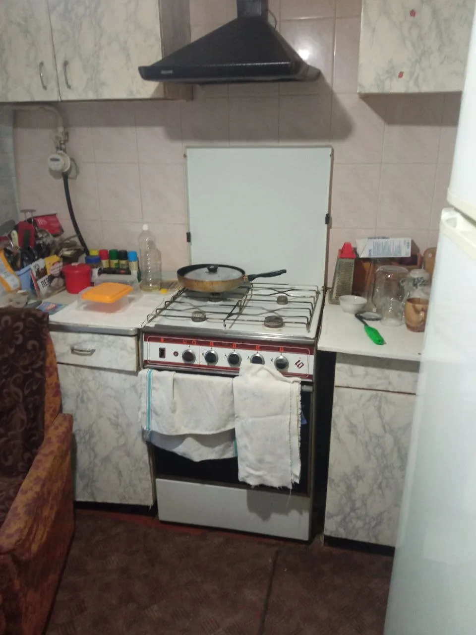 Сдам 2 комнатную квартиру 18.000 +коммунальные. Район мясокомбината. 15 минут пешком до...