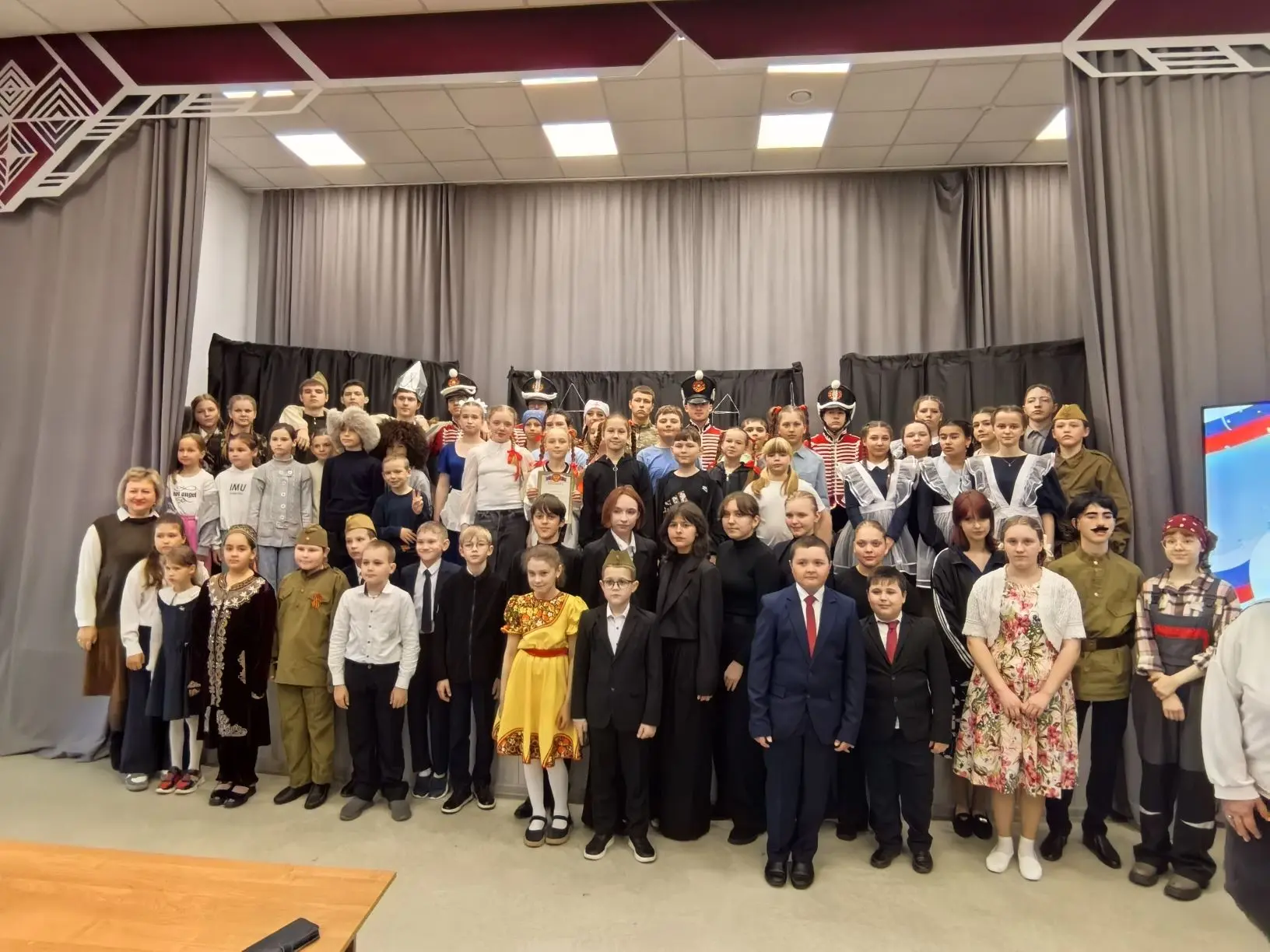 🎭«Во славу Отечества»: прошёл муниципальный смотр-конкурс школьных театров. Школьный т...