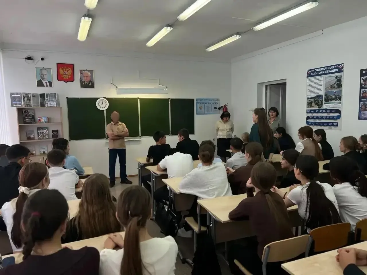 В СТЕНАХ РОДНОЙ ШКОЛЫ – ВАЖНАЯ И ТРОГАТЕЛЬНАЯ ВСТРЕЧА 🇷🇺