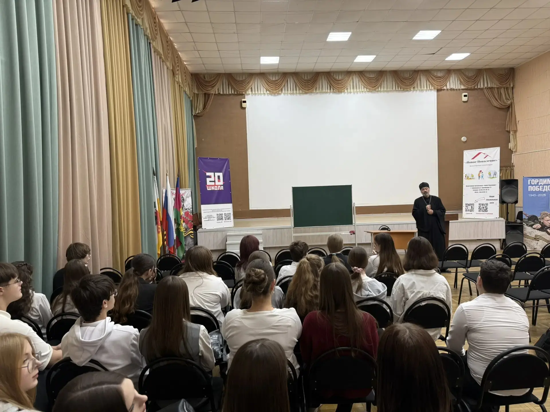 🕊️ Час безопасности: разговор о главном  В нашей школе прошел «Час безопасности», посвященный важней