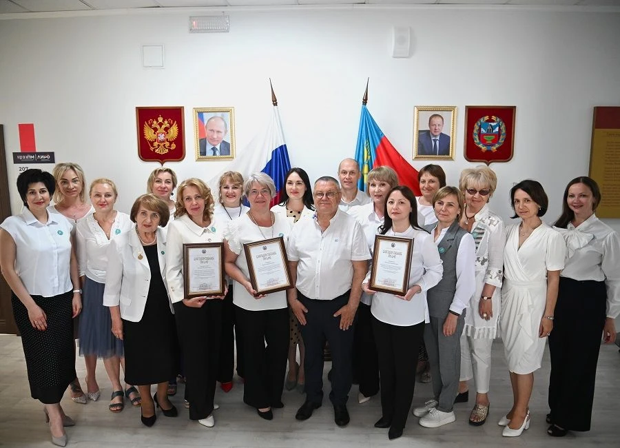 💡 11 июня, в преддверии Дня России, в Алтайском институте развития образования им. А. М. Топорова с