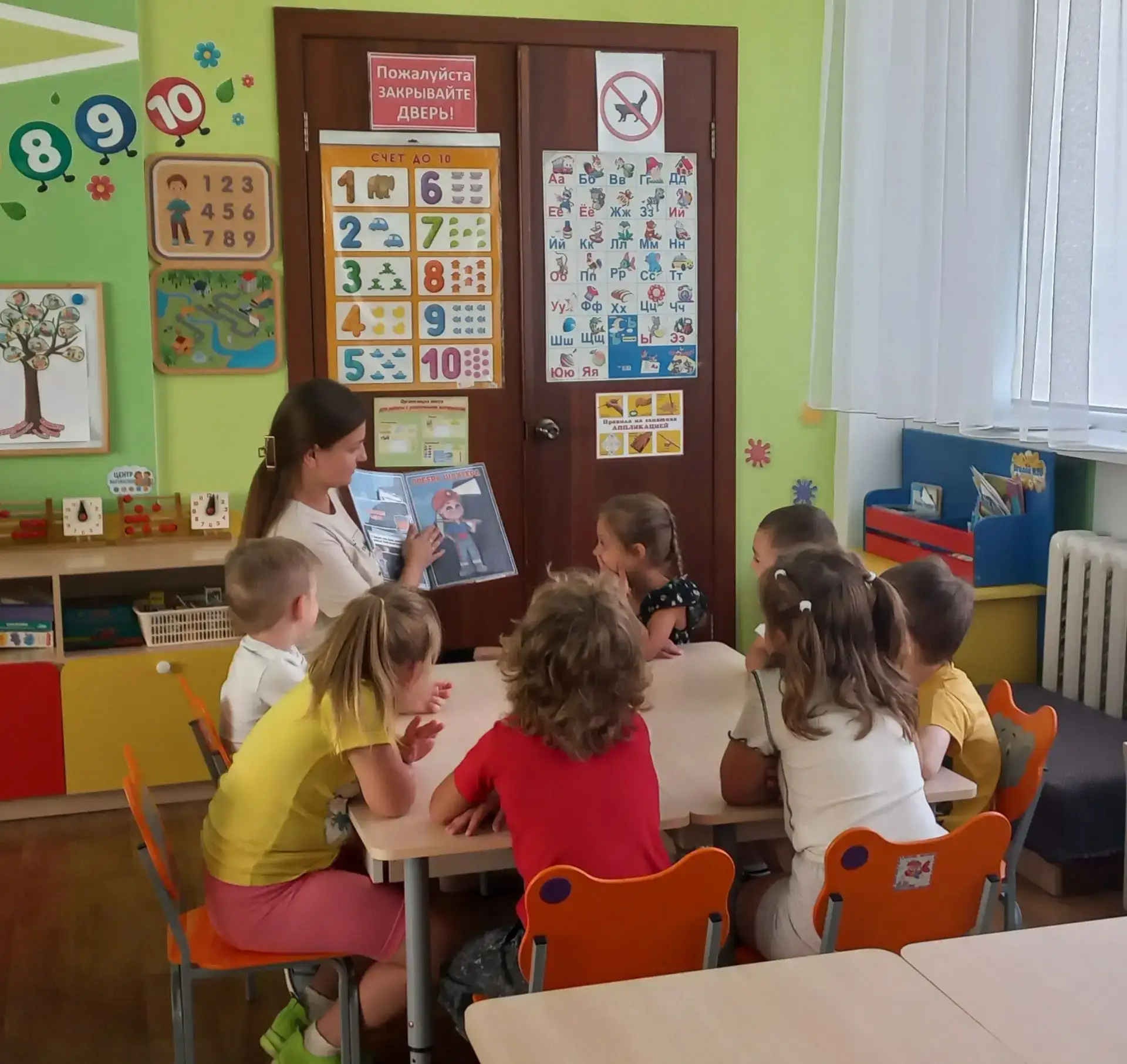 Представьте себе героя, который каждый день совершает настоящий подвиг — спускается глу...