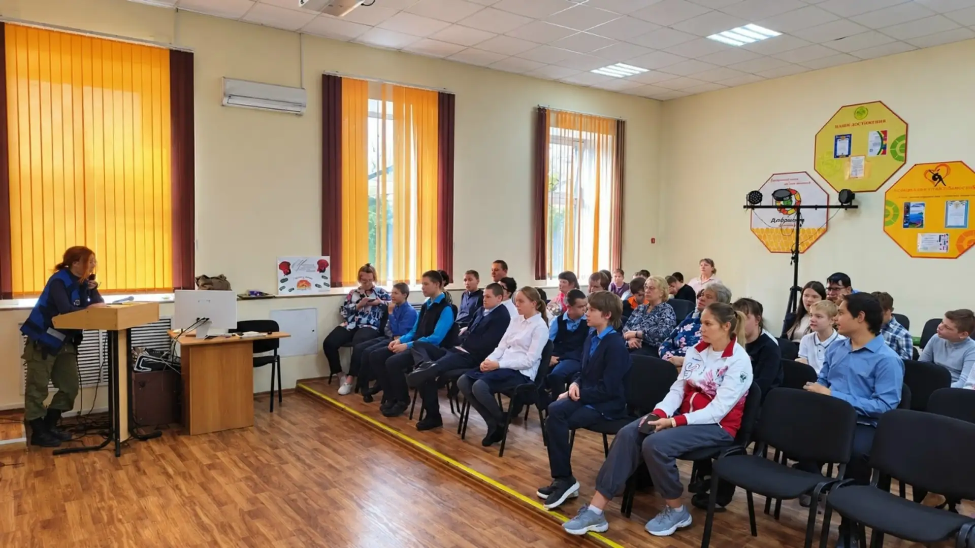 Сегодня наш отряд побывал в гостях у коррекционной школы №3. Мы приехали не с пустыми р...