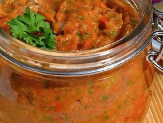 🥣 Баклажанная икра — тот самый вкус детства, намазывающийся ложкой!  🔖 Ингредиенты:  Баклажаны — 300