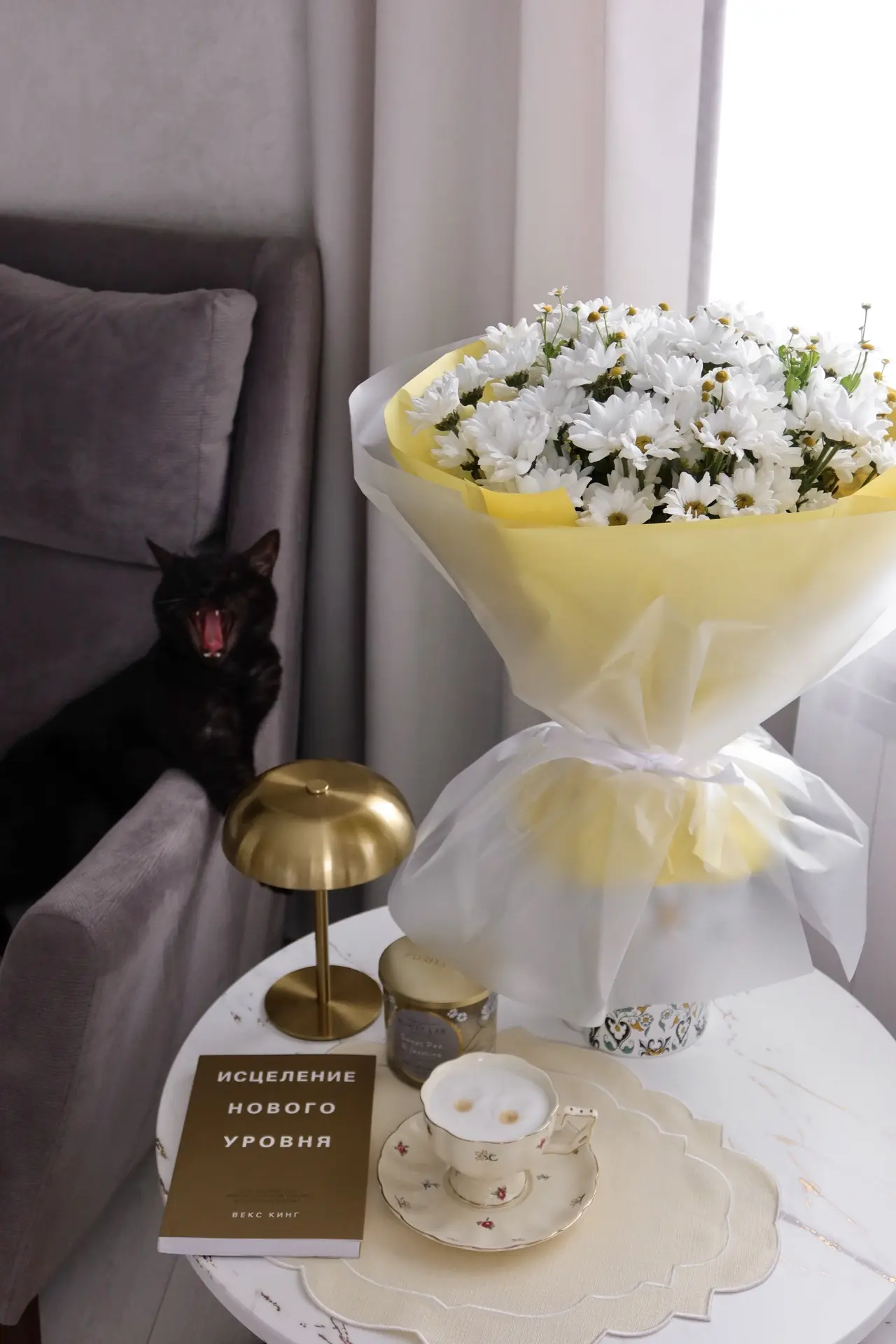 — праздничное настроение на день семьи от мужа🌼💛 

Я, как отчаянная домохозяйка, третий день разби