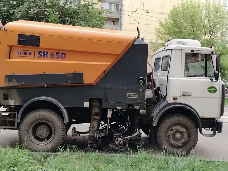 🔸В Заводском районе продолжаются работы по механическому подметанию дорожного полотна

📌Ул. Огород