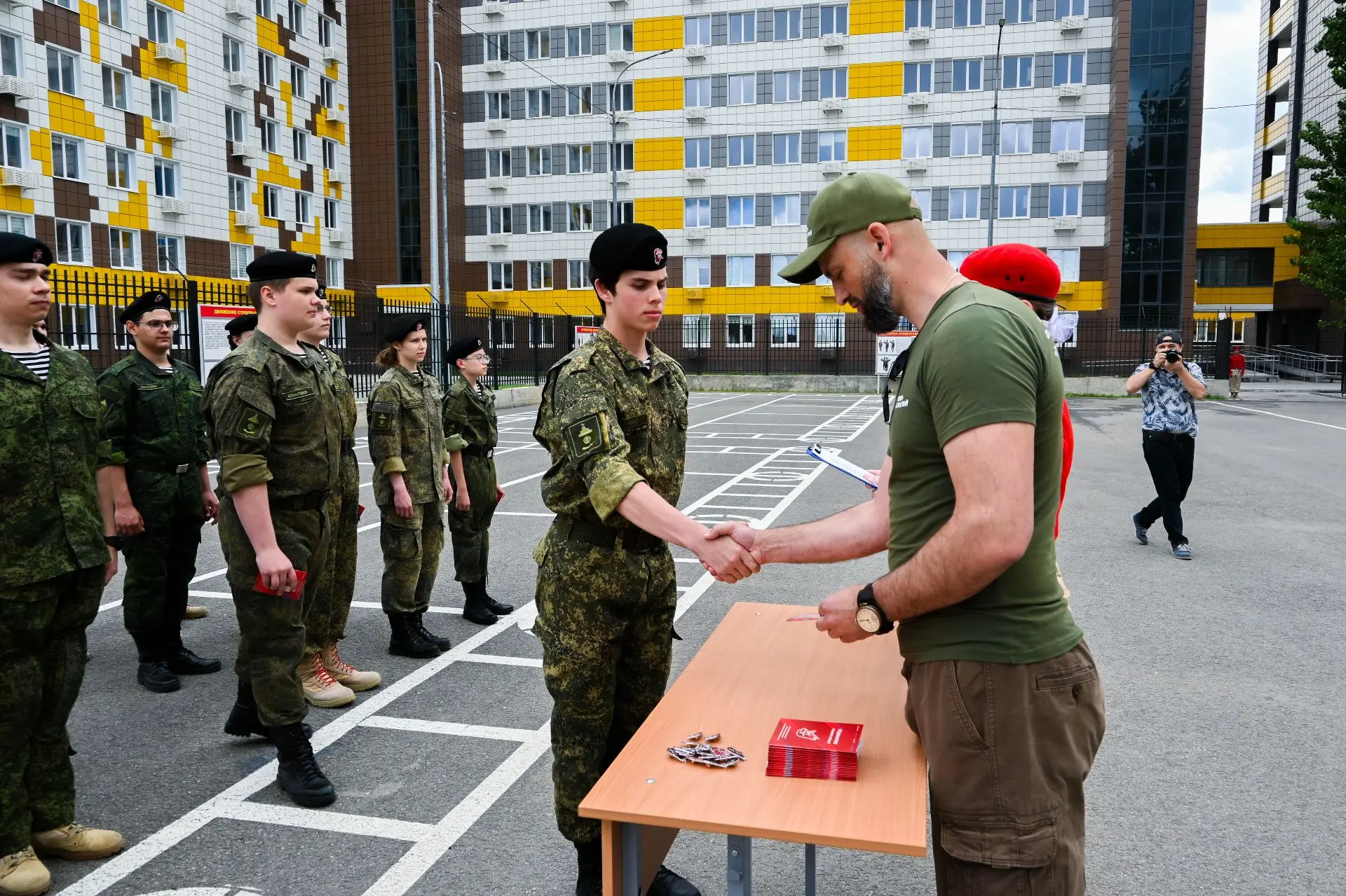 80 школьников вступили в ряды регионального движения ВВПОД «ЮНАРМИЯ»   В военном учебном центре АГУ 