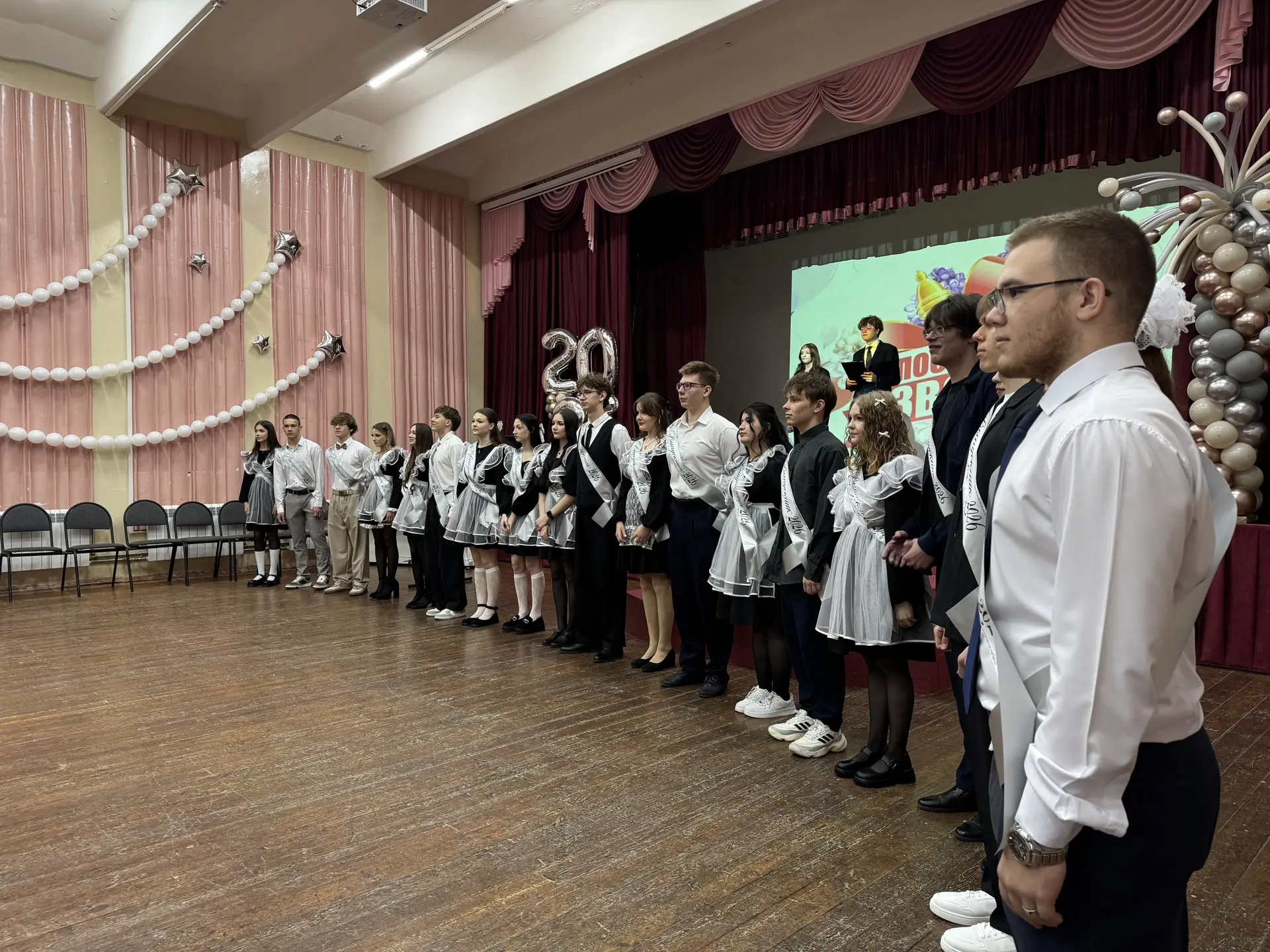 🔔 Момент, когда один звонок меняет всё.  Сегодня в нашей школе прозвучал тот самый — одновременно ра