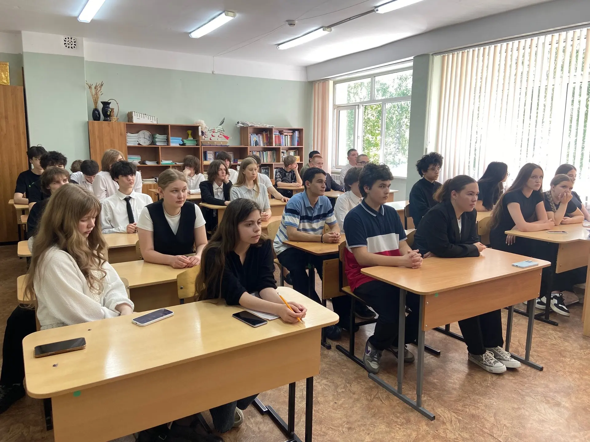 Школа с. Засечное: Профилактика ДТП В школе с. Засечное 20 мая  инспектор ГИБДД Маланьин Д. Н. прове