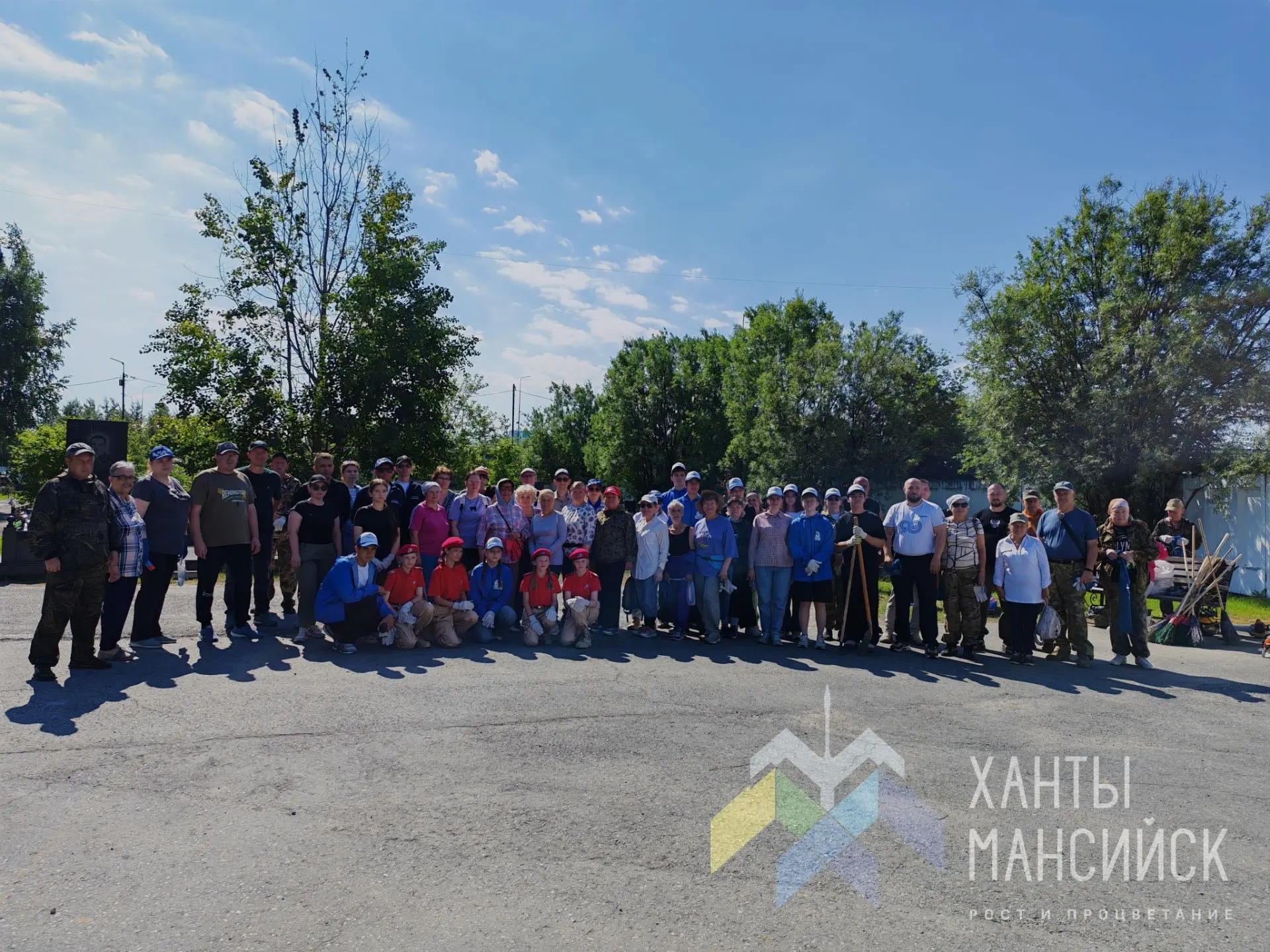 На Северном кладбище прошёл пятнадцатый субботник по благоустройству мест захоронения ветеранов войн