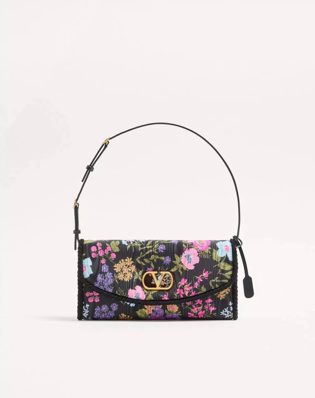 Сумка Valentino — 1 700 €  
Сумка Lime — 8 999 руб.  
Сравнивайте, выбирайте! 😄
