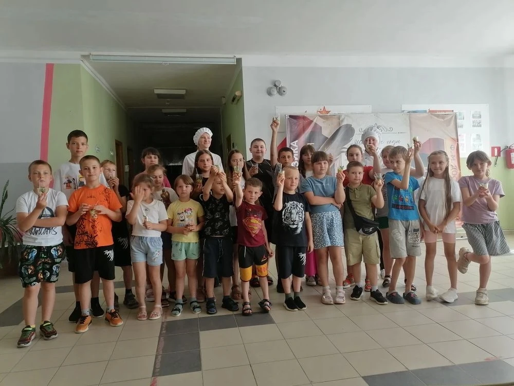 🍧Педагоги ПТУ провели увлекательный мастер‑класс для детей в лагере.