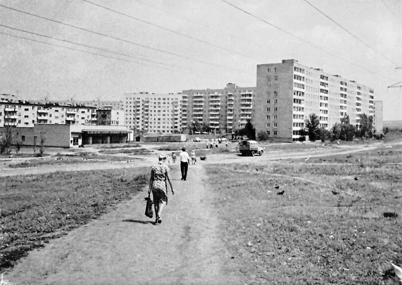 6-й квартал, ул. Тархова. 1980 г.