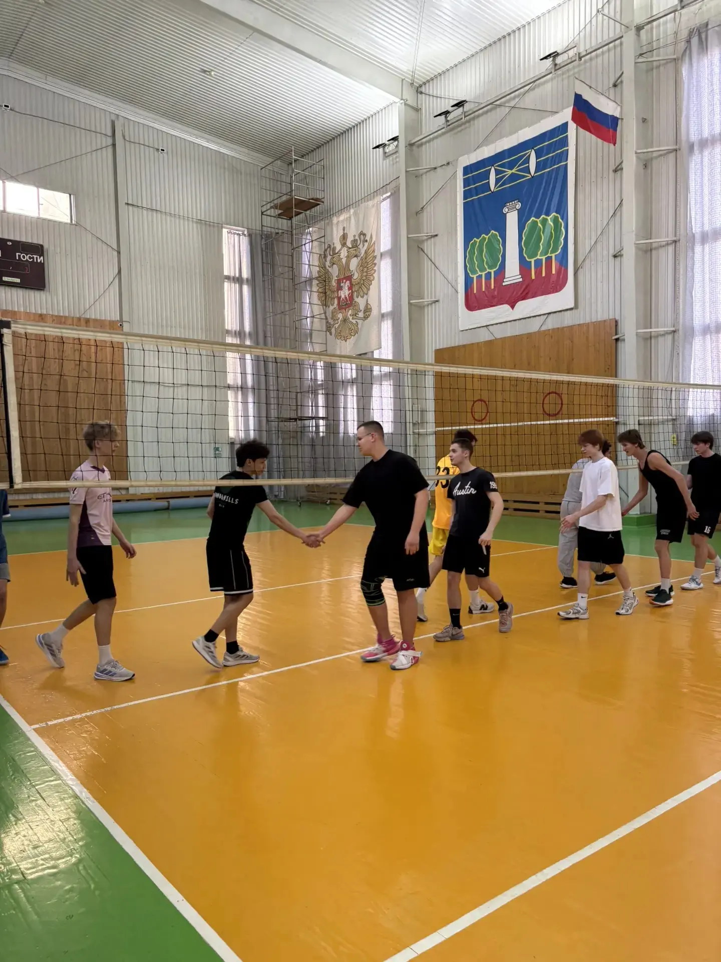 Волейболисты Опалиховской гимназии обыграли команду  "Светлые горы" и вошли в четверть финала в рамк