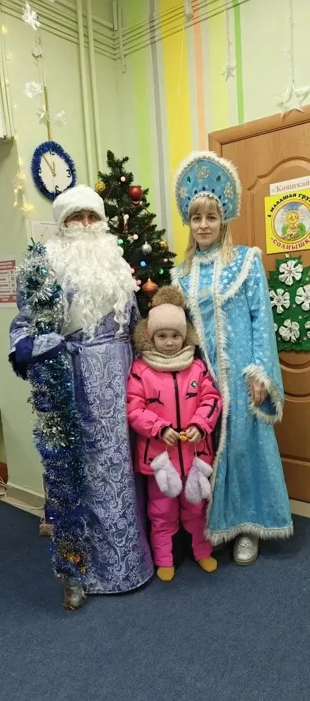 Сегодня утро в детском саду было не совсем обычным, у входа детей и родителей встречали...