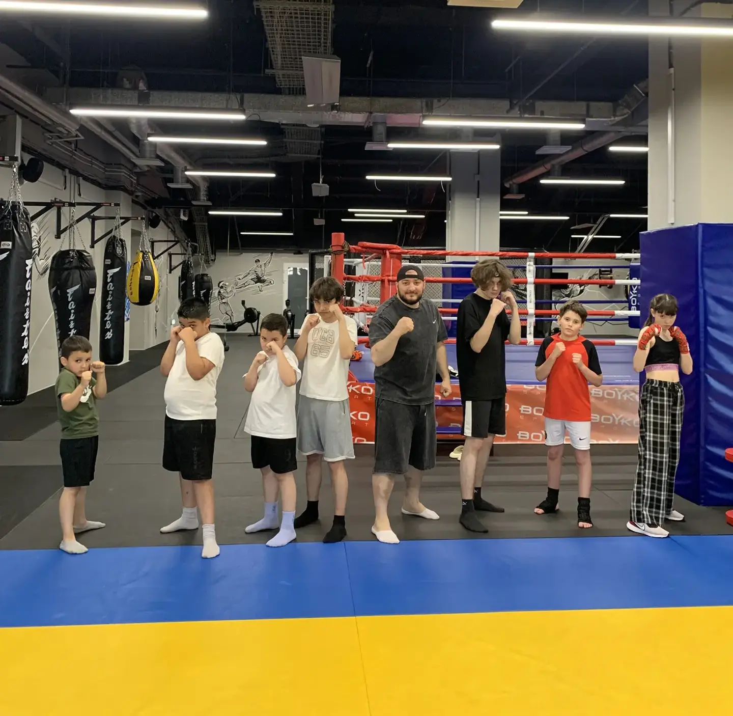 👊 Присоединяйтесь к тренировкам по кикбоксингу на Ростех Арене!

Улучшайте свою физическую форму, у