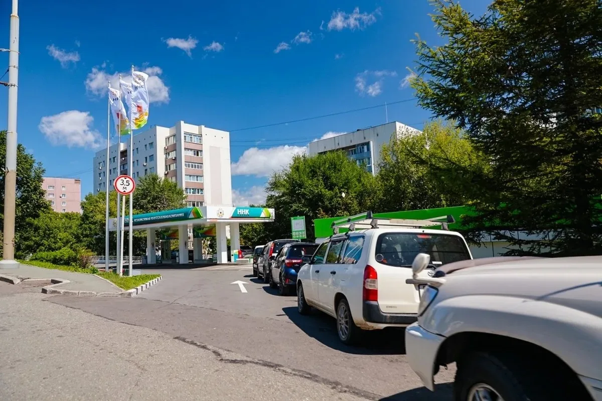 В России временно разрешили выпуск бензина и дизеля с пониженными экологическими требованиями, чтобы