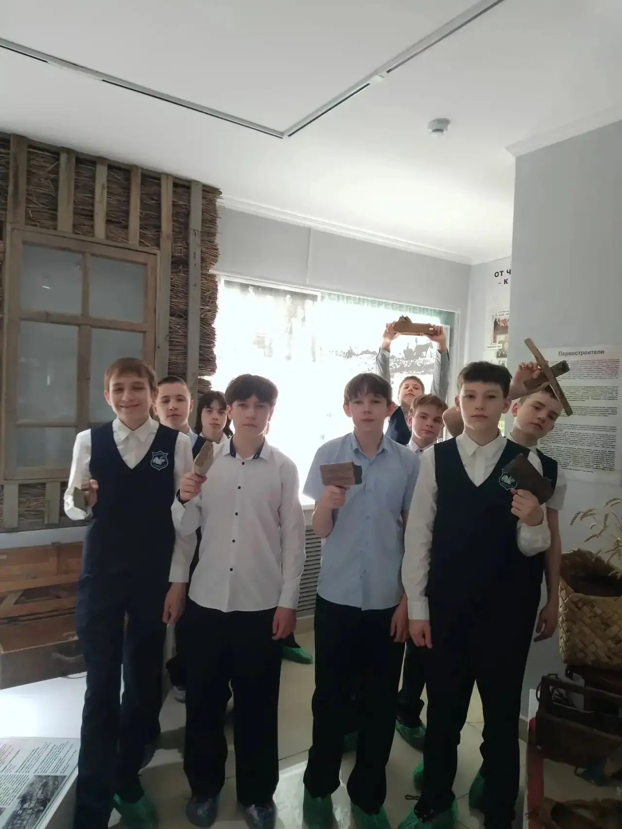Завершающаяся учебная неделя была посвящена трудовому обучению. В понедельник юноши 8-х классов прин