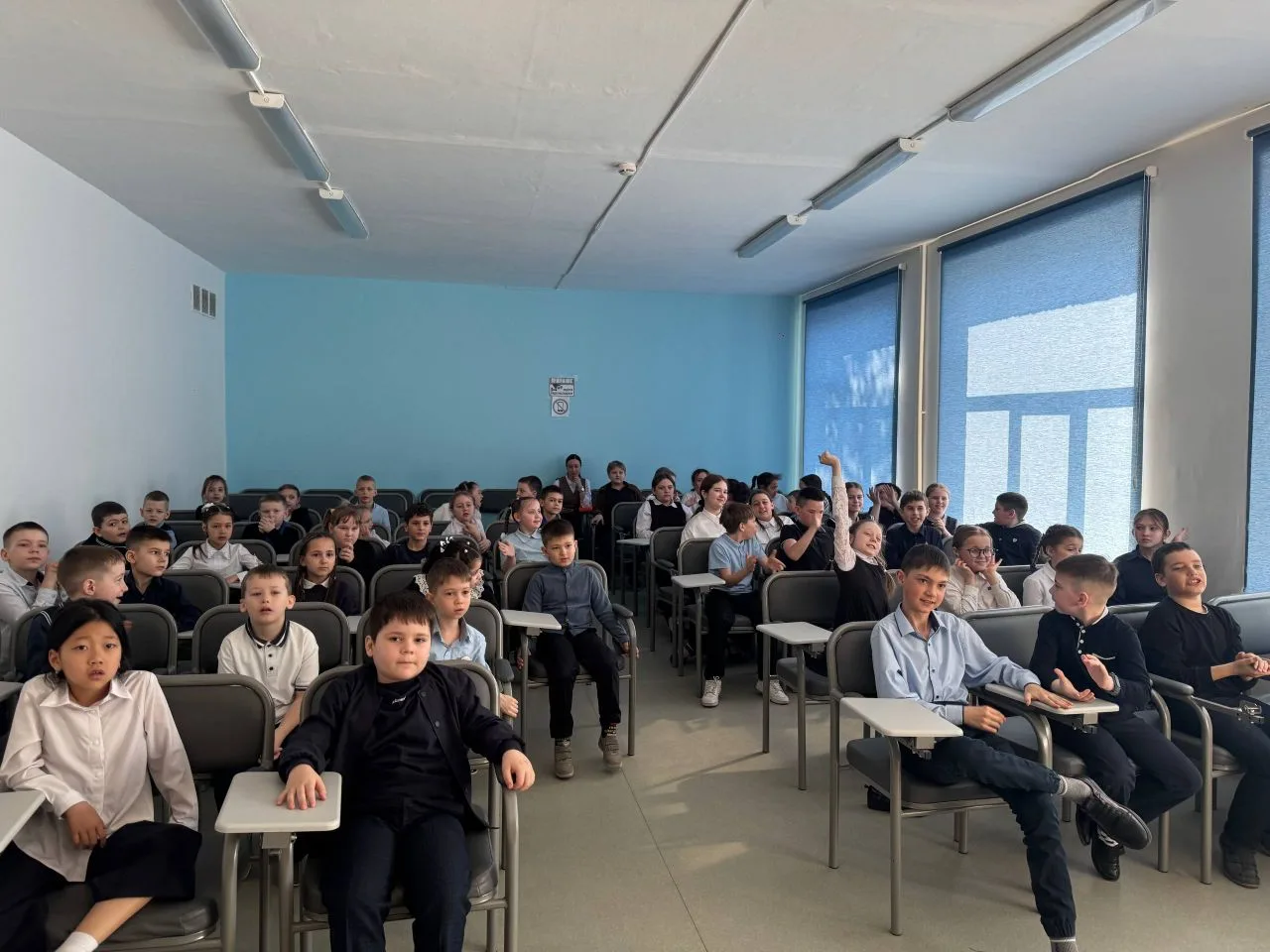 ⚡️ ДАЙДЖЕСТ НЕДЕЛИ: КРАТКО О ГЛАВНОМ  🚀 КОСМОС: ВЫХОДИМ НА ОРБИТУ  На открытом уроке ко Дню космонав