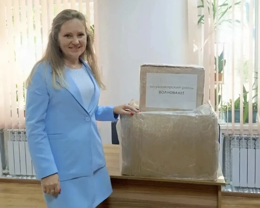 Более 100 кг гуманитарной помощи доставили школьникам Волновахи