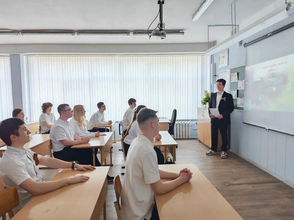 Сегодня в 5 «А» и 11 «А» классах прошел классный час, посвященный Дню Победы.  Это мероприятие стало