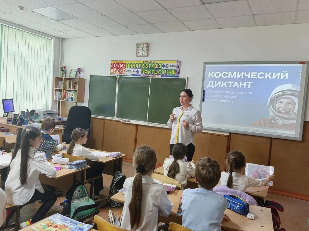 🚀✨ Космический диктант ко Дню космонавтики!  Сегодня советник директора по воспитанию Гочаева Ю. Ю. 
