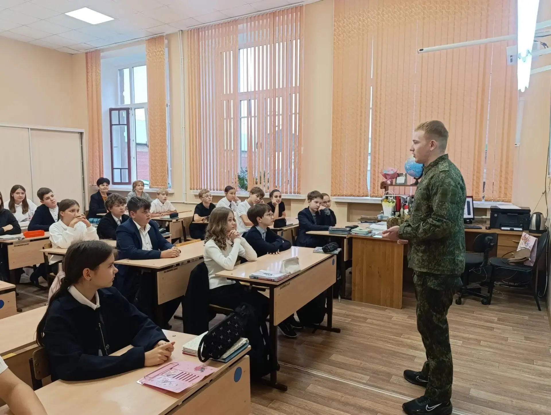 🇷🇺Сегодня в нашей школе прошла особенная встреча с выпускником — Деливировым Богданом...