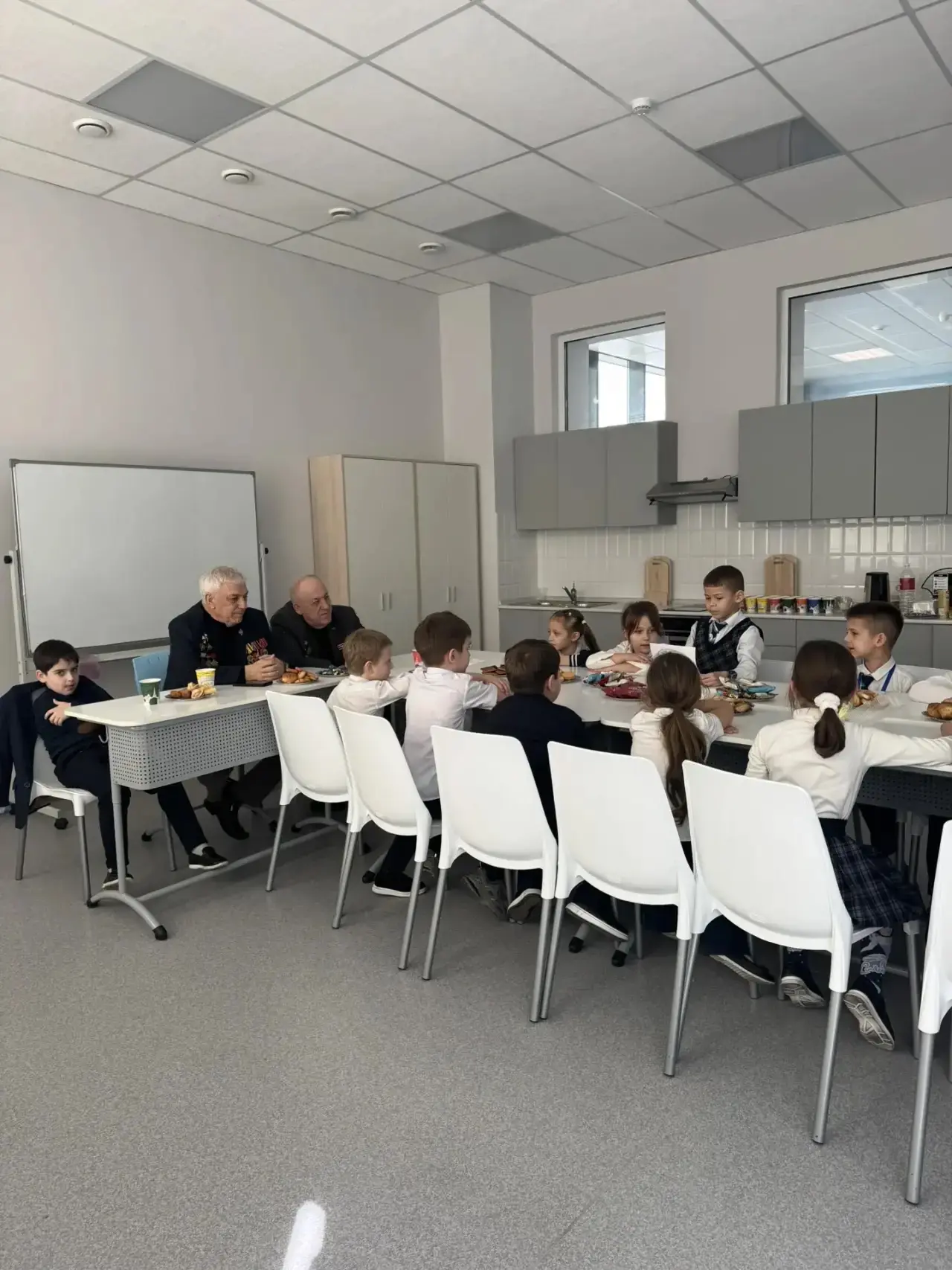 ☕🥨 «Историческое чаепитие»: Орлята России погружаются в прошлое — с теплом и настоящими историями  У