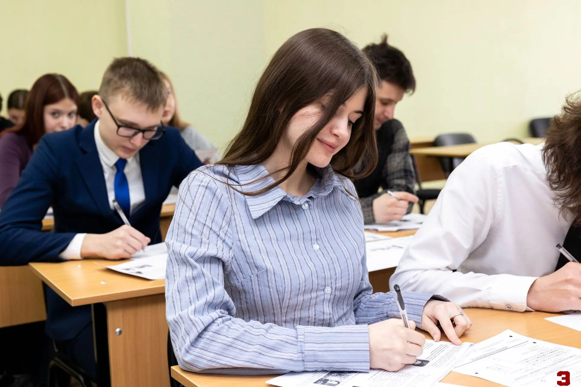 Знать, чтобы помнить…   Руководство и более 300 студентов Социально-экономического института СГТУ им
