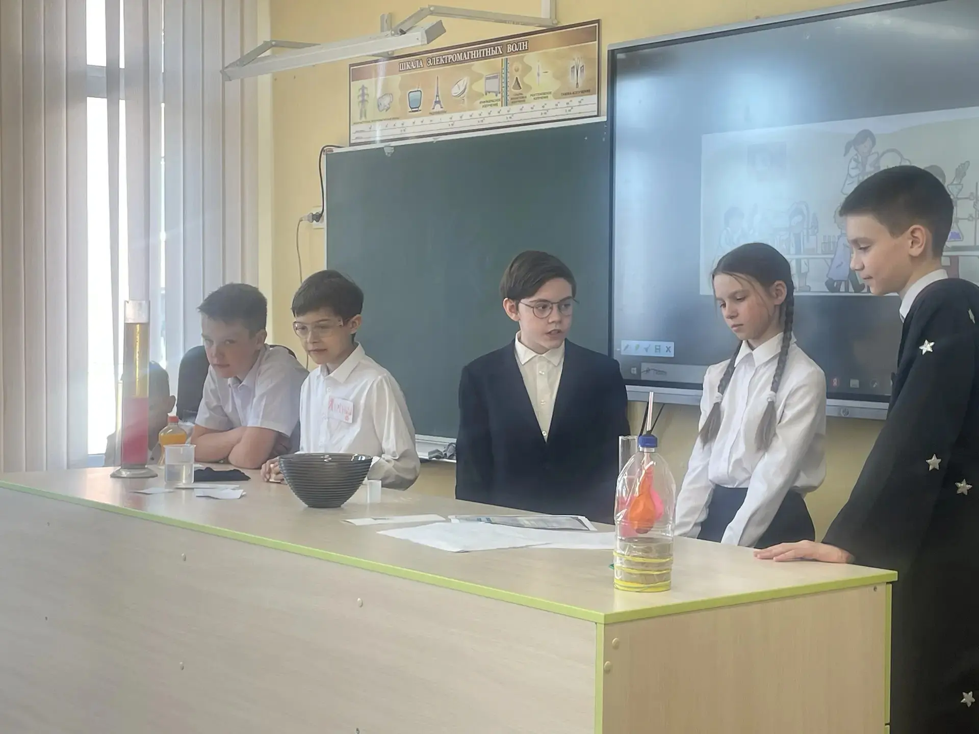 🧪 Физическое шоу — успех на все 100 %! 🧪  5 «Л» класс устроил крутые научные эксперименты для ребят 
