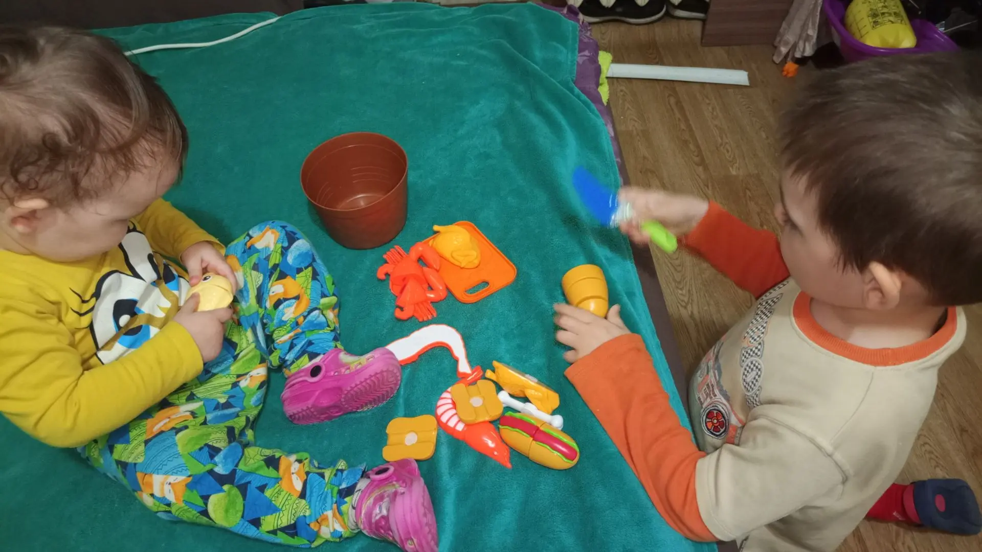 Игра зашла не только Таисии, но и Артемий играет.