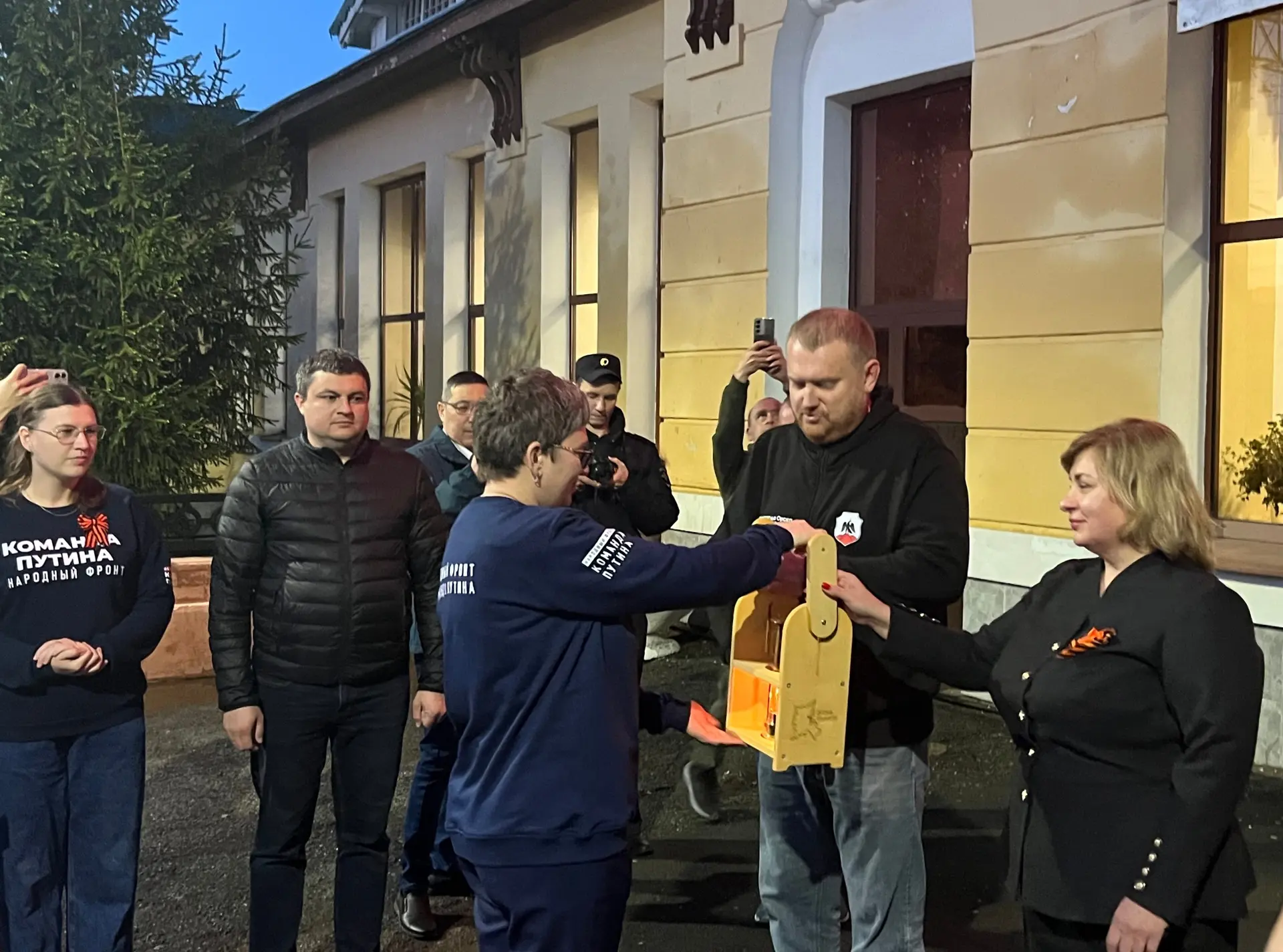 Доброе утро, дорогие друзья!   Сегодня в наш город - Город трудовой доблести - прибыла частица  свящ