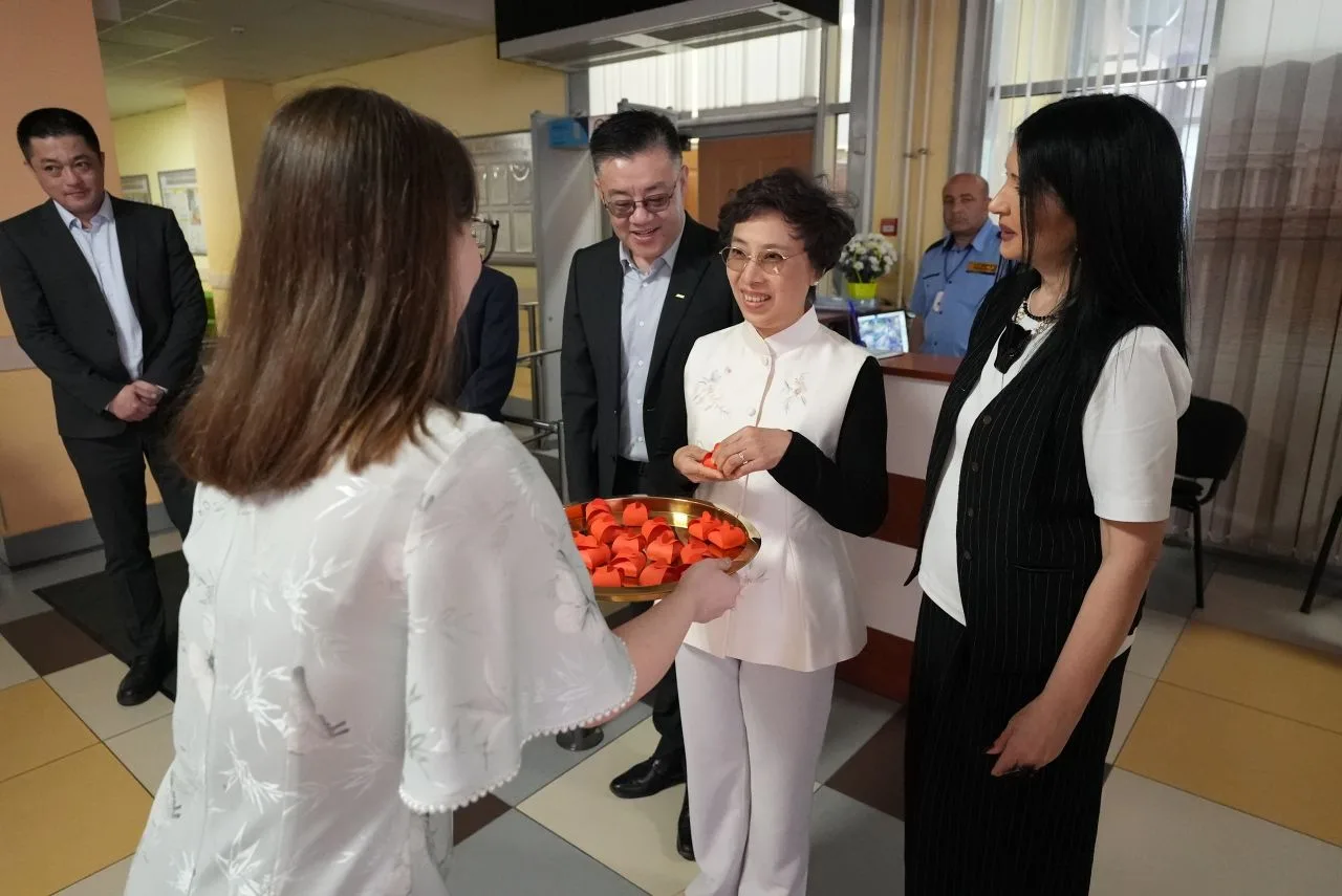 🤝 Международное сотрудничество

4 июня наша школа принимала высоких гостей — делегацию Шанхайской и