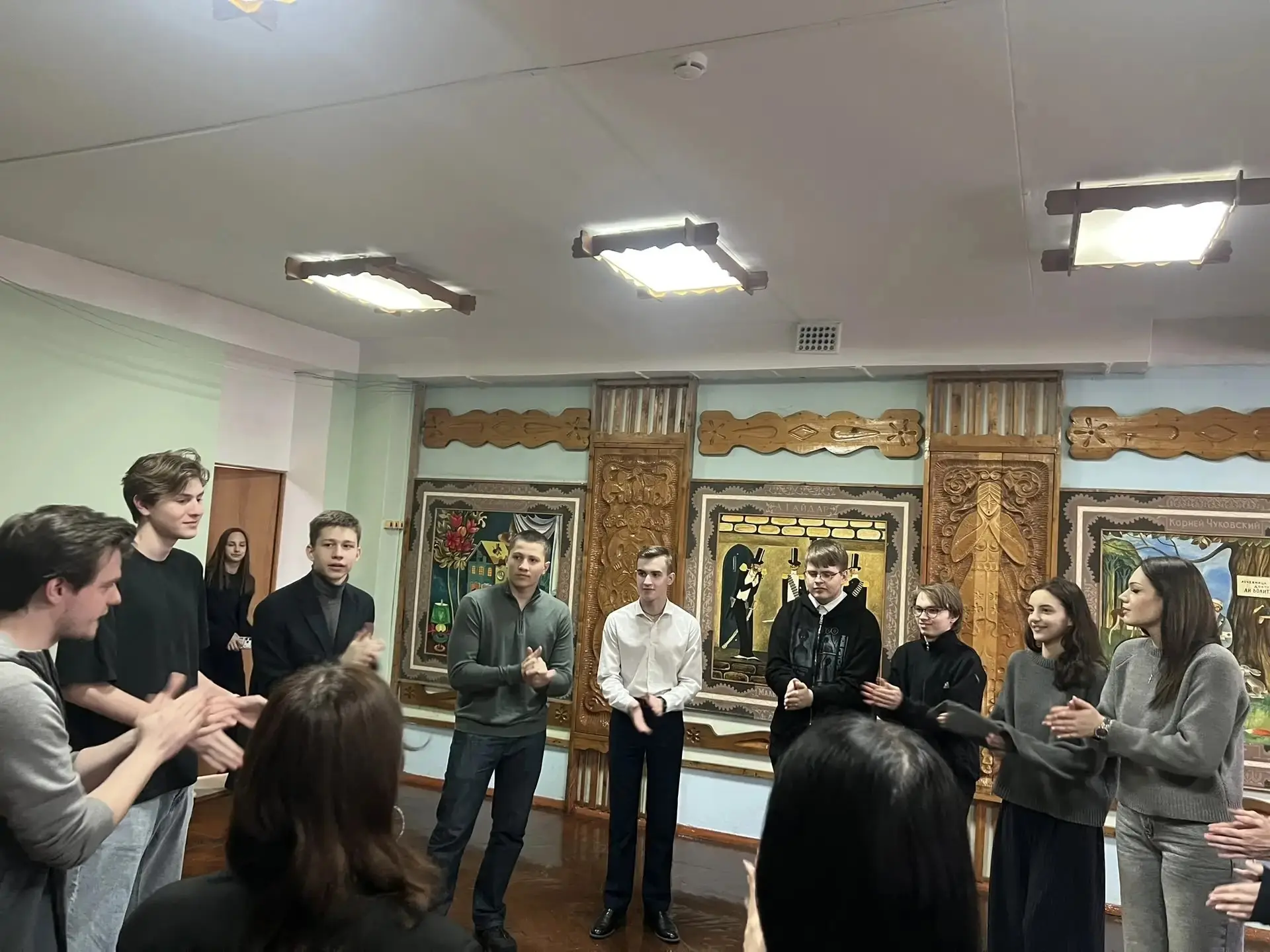 Мастер класс 🎭 на школе актива ученического самоуправления посетили активисты из 8д класса.  Ребята 