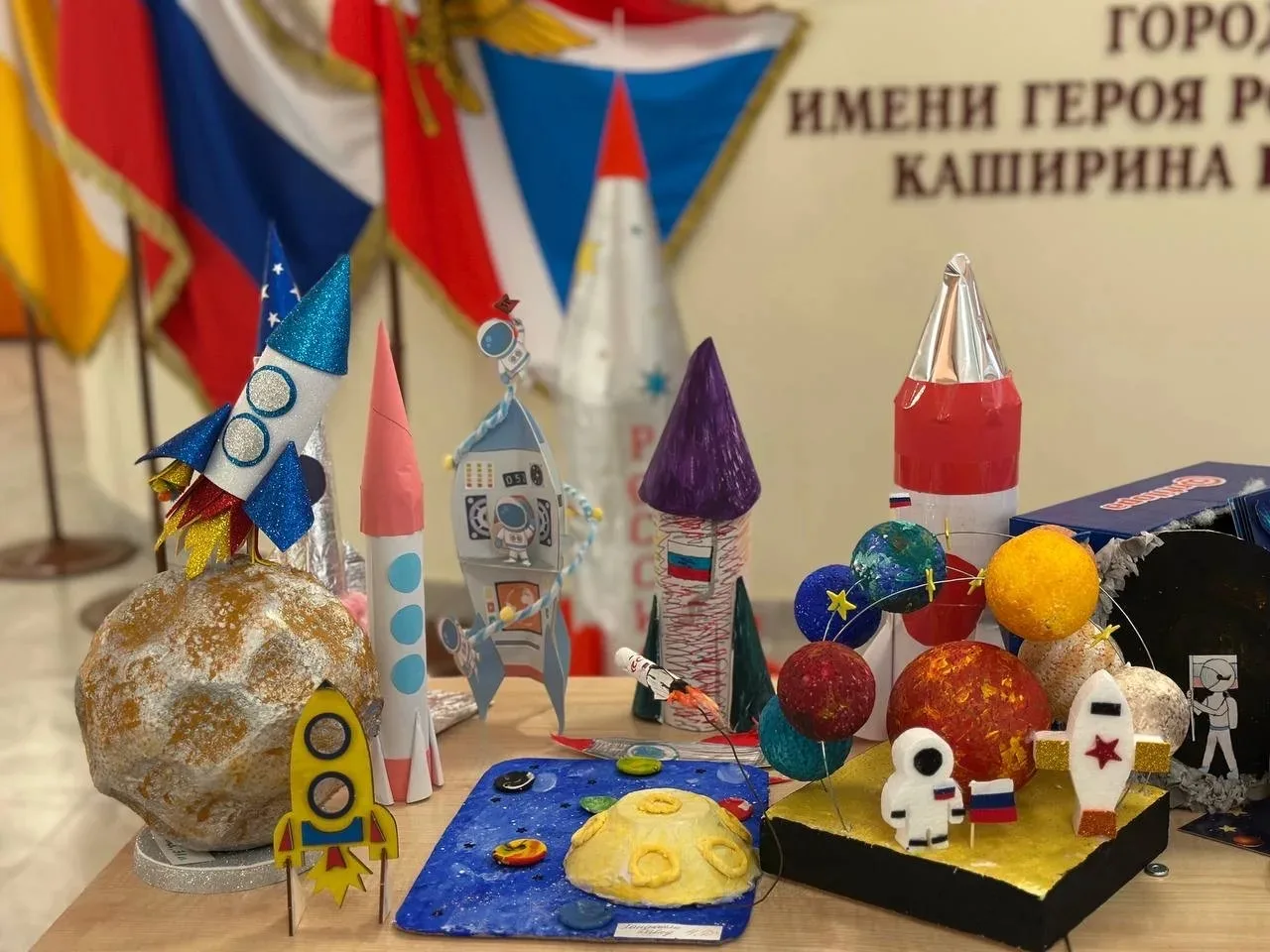 🚀 В ПРОДОЛЖЕНИЕ НЕДЕЛИ КОСМОНАВТИКИ: ПОДЕЛКИ НАШИХ УЧЕНИКОВ!  В МБОУ СОШ №11 г. Ессентуки им. Героя 