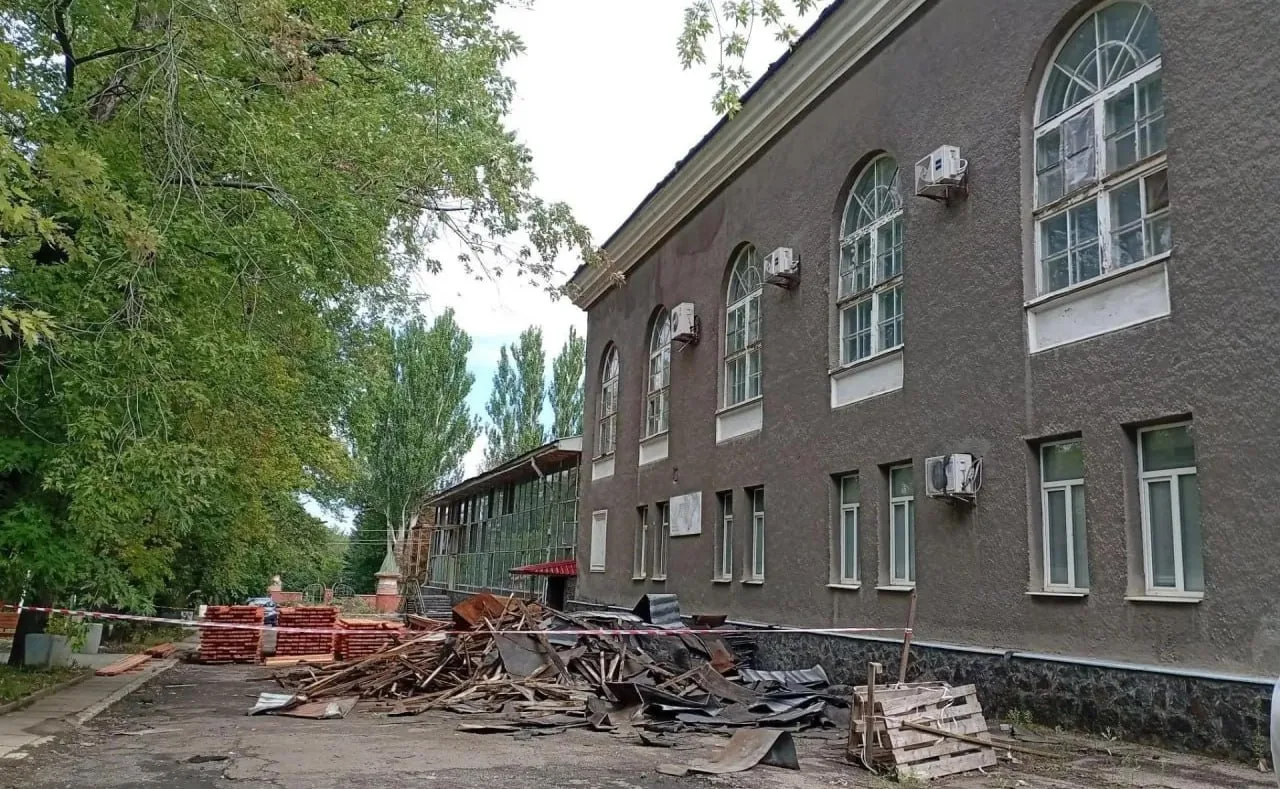 В Ясиноватском округе при поддержке региона-шефа ремонтные работы идут на 23 объектах