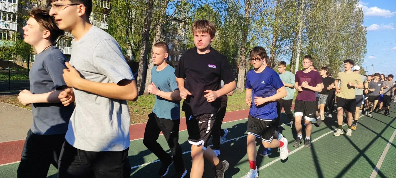 💪Учащиеся 10 классов школ города Жигулевск приняли участие в военно‑патриотических сборах на базе Ре