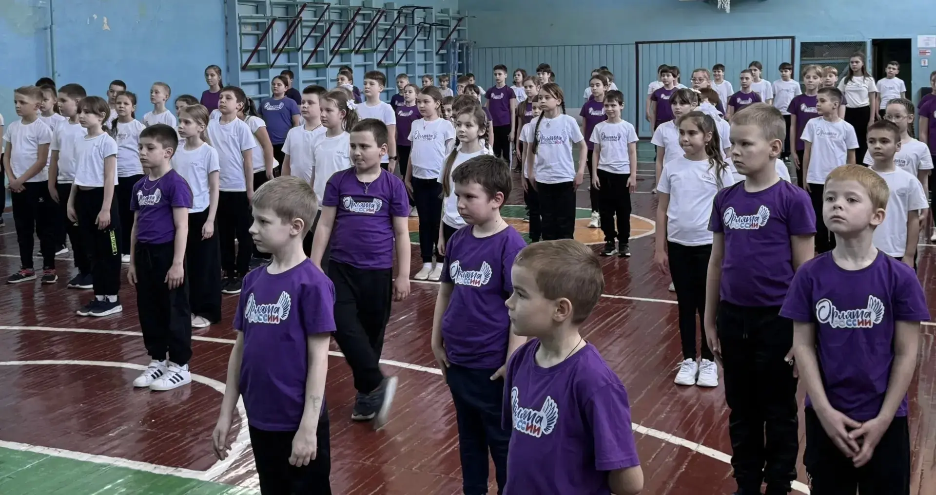 🤝Единым строем, с единым духом! Сегодня наш лицей присоединился ко Всероссийской акции "Республиканс