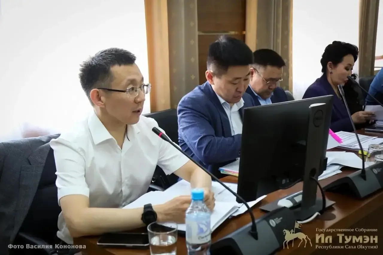 Делегация Минфина Якутии выступает на комитетах Ил Тумэн