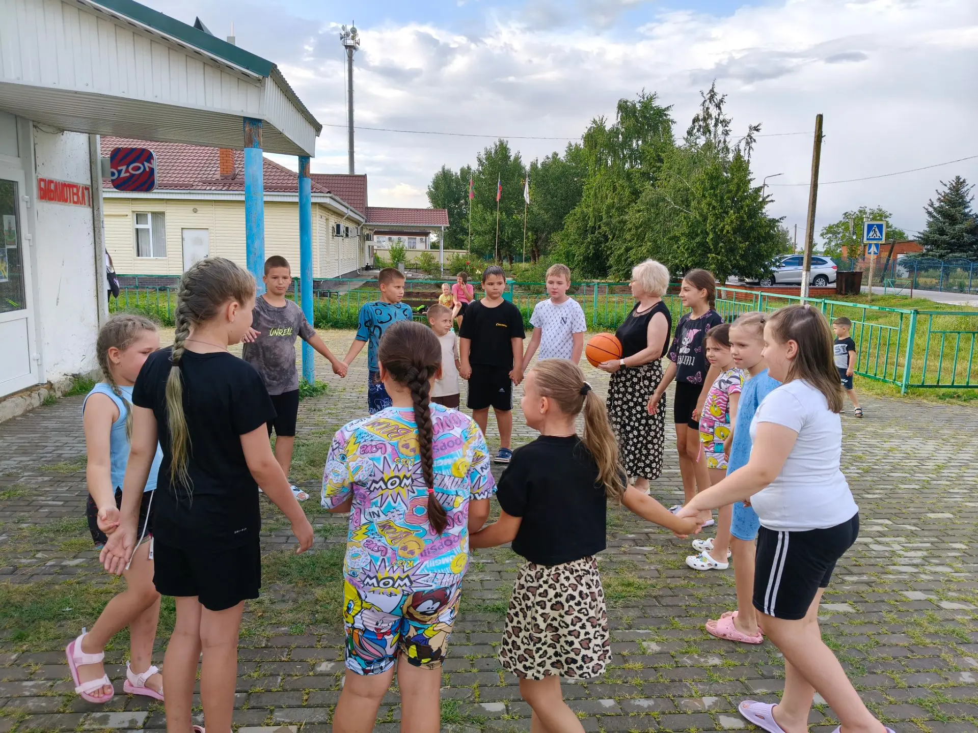 Игровая программа "Передай добро по кругу"