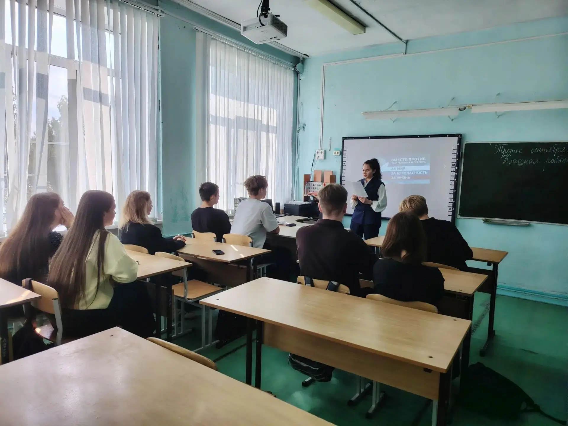 Пять минут, которые спасают жизнь: в школе напомнили о правилах цифровой и личной безоп...